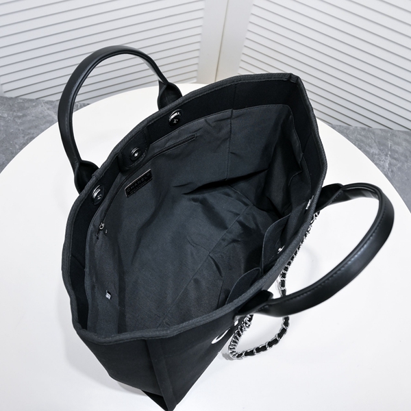 シャネルバッグ着用イメージ